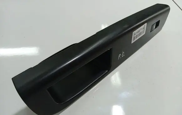 KIA Ceed Front door window switch trim 823611H000 82361-1H000