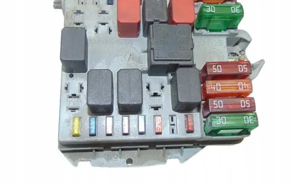Alfa Romeo 147 Fuse module 46558759