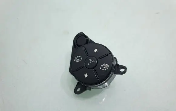 Steering wheel buttons/switches