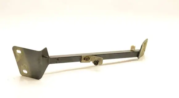 Audi A8 S8 D3 4E Fender mounting bracket 4E0805464E U202576 2DD40716