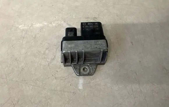BMW 4 F32 F33 Glow plug pre-heat relay 8514120