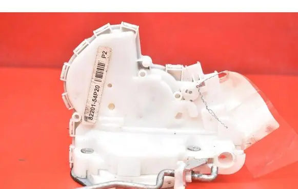 Suzuki Grand Vitara II Front door lock 8220154P20