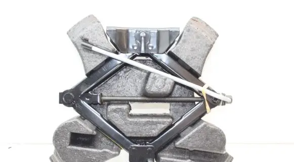 Ford Kuga I Tool set 8V4117009AB