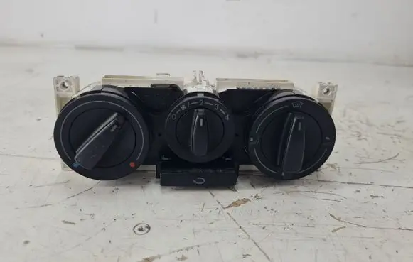 Volkswagen Golf IV Climate control unit 1J0820045F