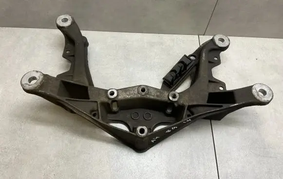 Audi A4 S4 B9 Gearbox mounting bracket 8W0399262AD