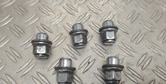 Toyota Prius+ (ZVW40) Nuts/bolts 