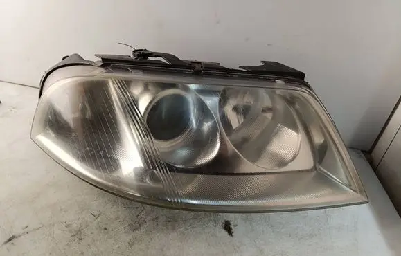 Volkswagen PASSAT B5.5 Headlight/headlamp 15438600 1EL00835001