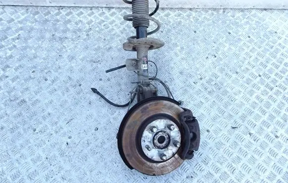 Nissan Juke I F15 Front wheel hub spindle knuckle