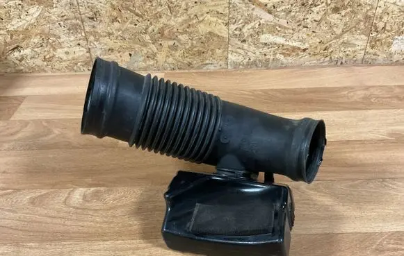 Audi A6 S6 C6 4F Air intake duct part 06E129629E