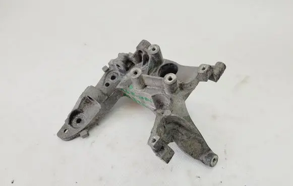 Peugeot 308 Generator/alternator bracket 9684613880