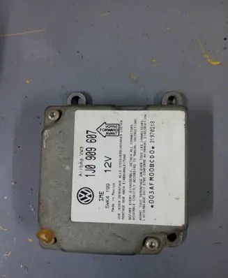 Volkswagen PASSAT B5 Airbag control unit/module 1J0909607 31970218 5WK4199