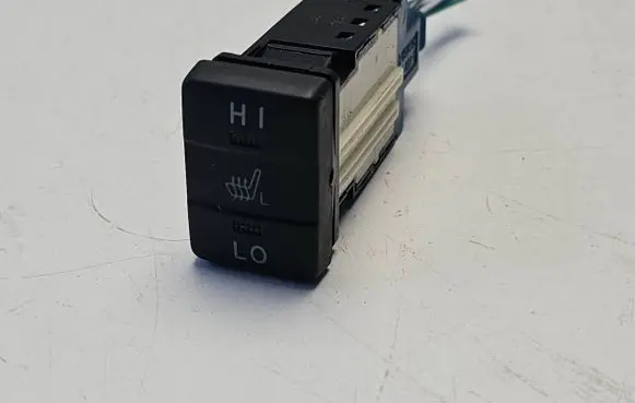 Toyota Auris E180 Seat heating switch 191698