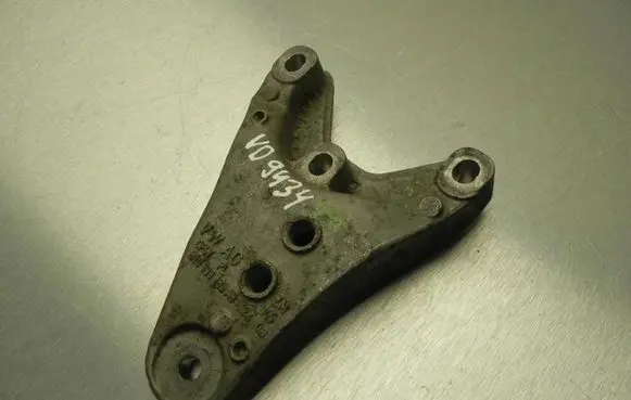 Skoda Fabia Mk2 (5J) Engine mounting bracket 6Q0199185AB VD9434