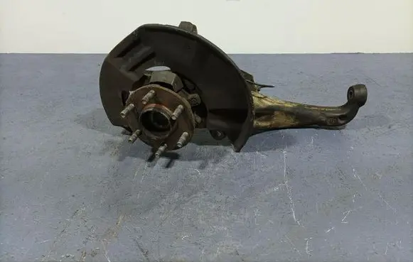 Nissan King Cab, Navara Front wheel hub spindle knuckle 