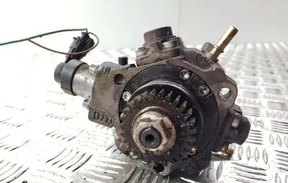 Nissan Qashqai Fuel injection high pressure pump 8200690744 0445010170 2741453