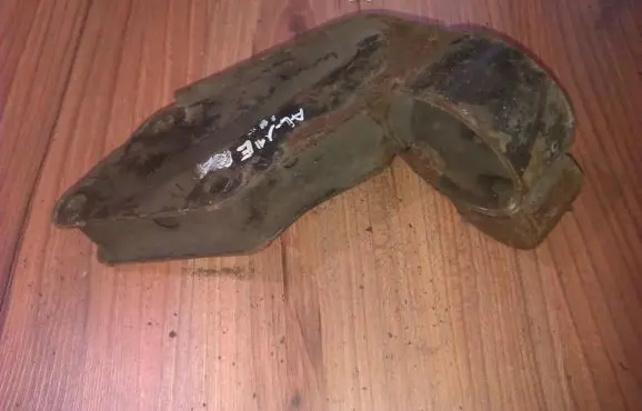 Nissan Almera Engine mount bracket