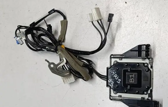 Toyota Yaris XP210 Aerial antenna amplifier 861010DG50S3 861010DG50 86862K0010