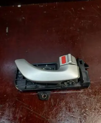 Hyundai Sonata Front door interior handle 82623
