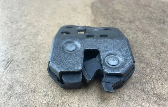 BMW 3 E46 Seat back rest lock catch 52208209036 8209036