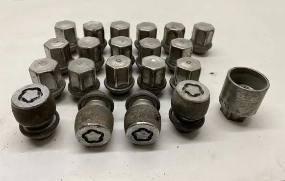 Land Rover Evoque I Nuts/bolts 