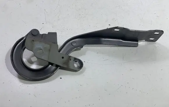 Engine bonnet/hood hinges