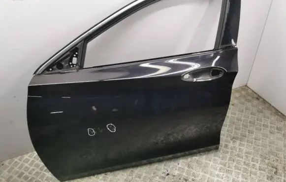 Infiniti Q30 Front door