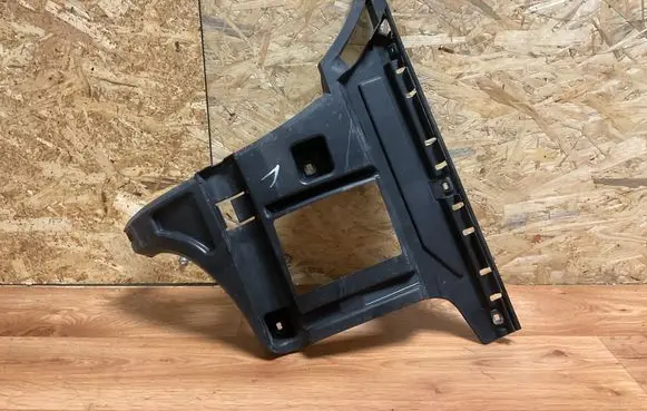 Rear bumper mounting bracket