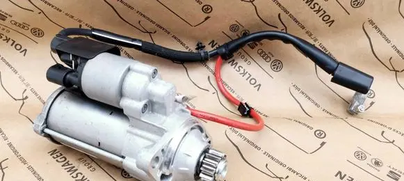 Volkswagen Golf VII Starter motor 02E911024B