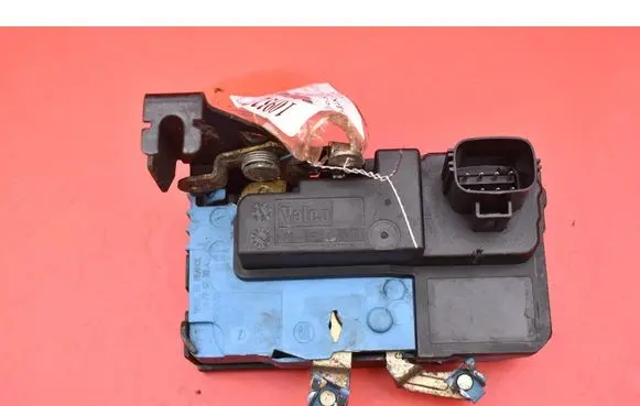 Volvo V70 Front door lock