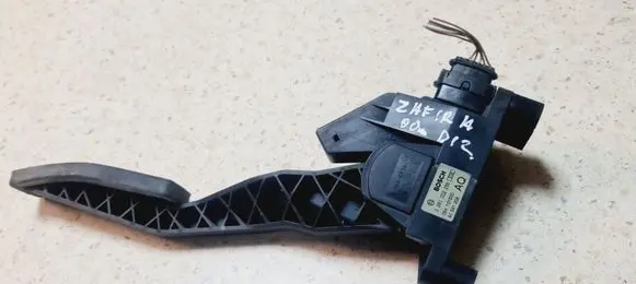 Opel Zafira A Accelerator throttle pedal 90581208 021002298 084101530