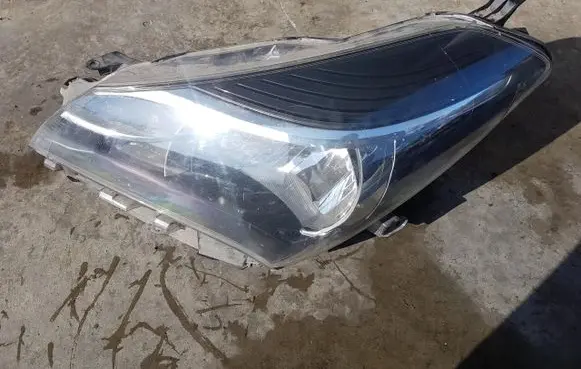 Toyota Avensis T270 Headlight/headlamp