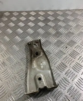 Volkswagen PASSAT B6 Fender mounting bracket 3C0821142