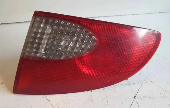 Toyota Avensis T220 Tailgate rear/tail lights 23300202