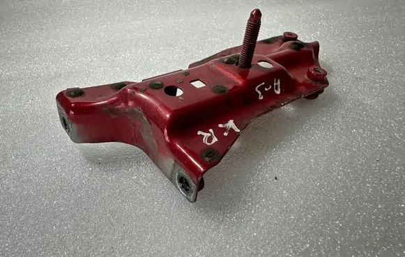 Audi A3 S3 8P Fender mounting bracket 8P0821135