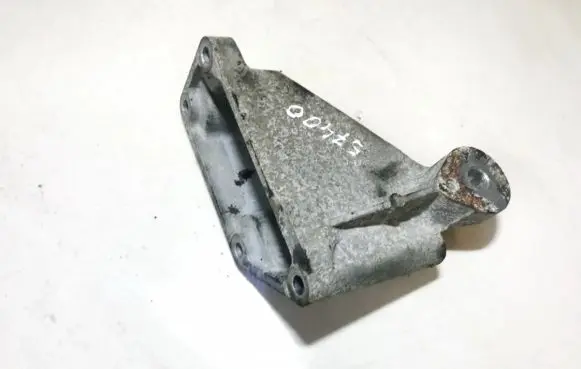 Lexus IS 200-300 Engine mounting bracket