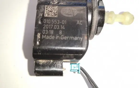Volkswagen Golf VII Headlight level adjustment motor 01055301