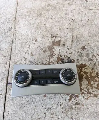Mercedes-Benz C W204 Climate control unit 2048300590 SW380700