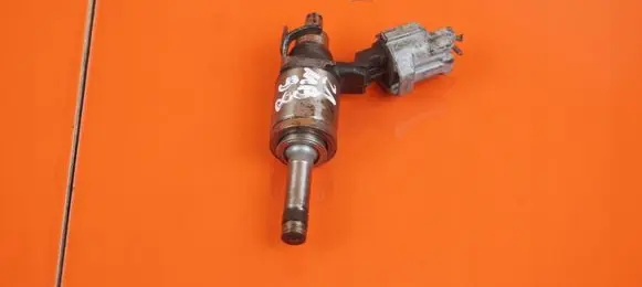 Nissan Juke I F15 Fuel injector 8201438013 21MB38