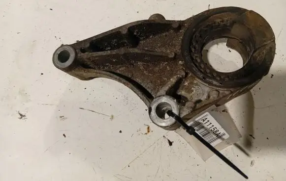 Opel Astra H Engine mounting bracket 