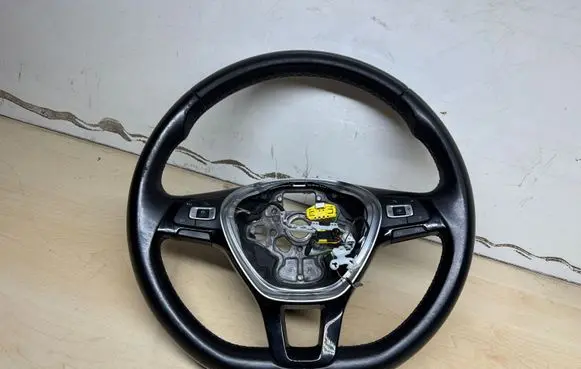 Volkswagen PASSAT B8 Steering wheel