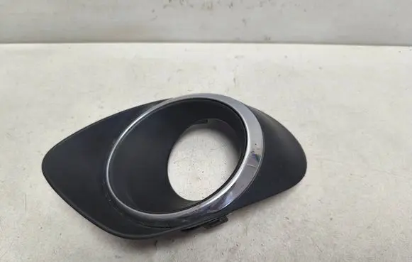 Mitsubishi Outlander Front fog light trim/grill 6400G163