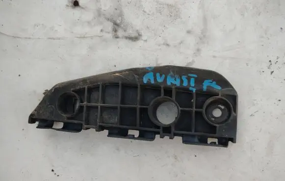 Toyota Auris 150 Fender mounting bracket
