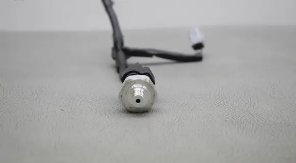 Toyota RAV 4 (XA40) Air conditioning (A/C) pressure sensor 4990007880