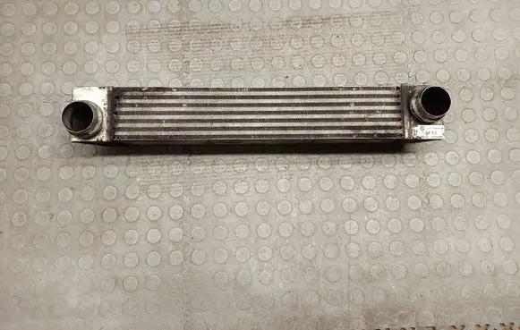 BMW 5 E60 E61 Intercooler radiator 7795823