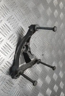 Citroen DS3 A/C compressor mount bracket V758078180