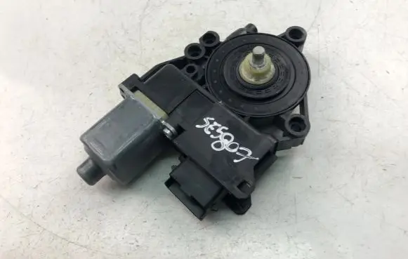 Hyundai ix20 Front door window regulator motor 824501P010