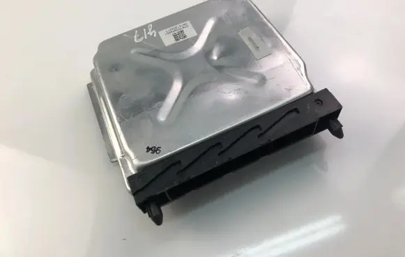 Volvo S60 Engine control unit/module 30684877A