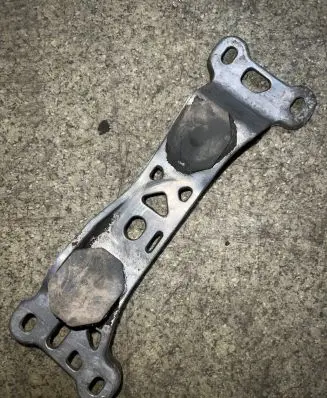 BMW 5 E28 Gearbox mounting bracket 1128518