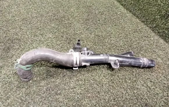 Coolant pipe/hose