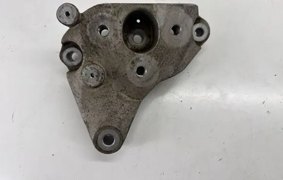 Chrysler Pacifica Gearbox mounting bracket 68470172AA 68224740AA